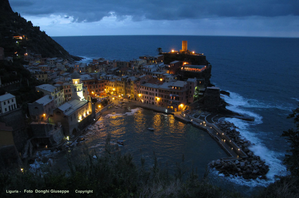 Da MONTEROSSO a VERNAZZA a PIEDI- Cinque Terre -SP -